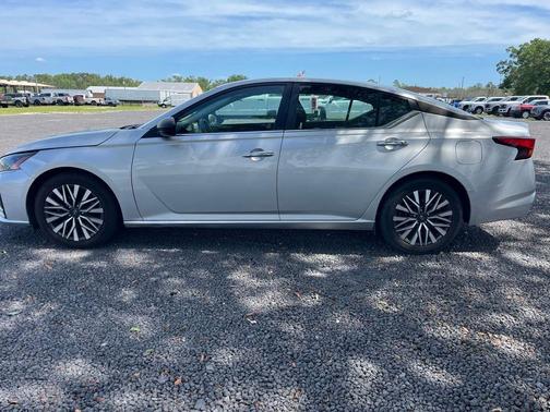 Brilliant Silver Metallic 2024 Nissan Altima 2.5 SV