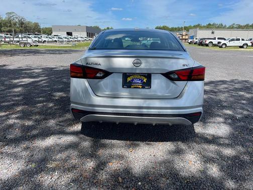 Brilliant Silver Metallic 2024 Nissan Altima 2.5 SV