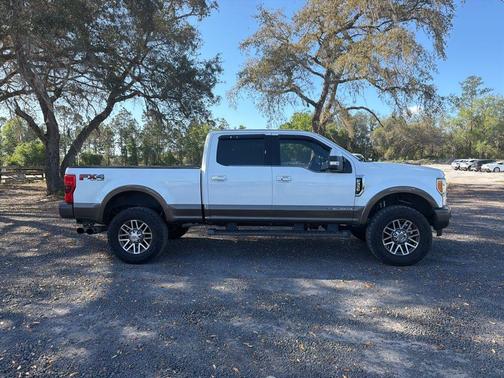 White 2017 Ford F-350 King Ranch