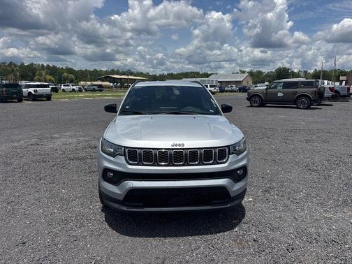 Silver Zynith 2024 Jeep Compass Latitude