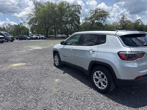 Silver Zynith 2024 Jeep Compass Latitude