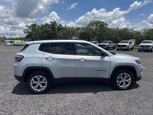 Silver Zynith 2024 Jeep Compass Latitude