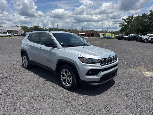 Silver Zynith 2024 Jeep Compass Latitude
