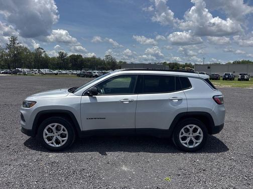 Silver Zynith 2024 Jeep Compass Latitude