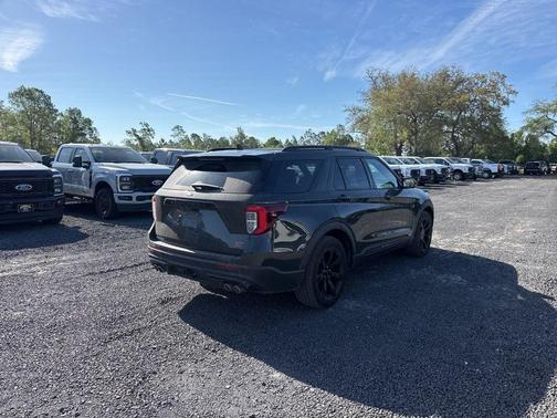 Green Metallic 2022 Ford Explorer ST