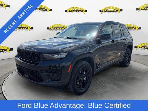 Diamond Black 2025 Jeep Grand Cherokee Laredo