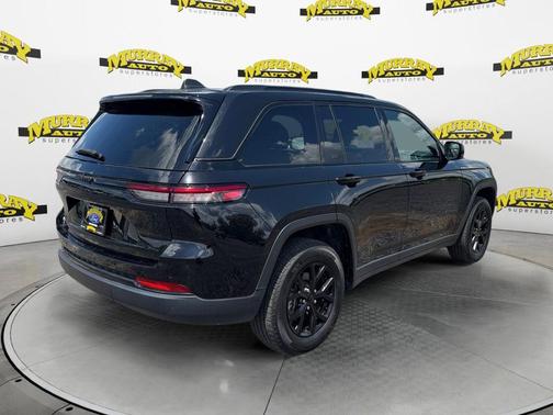 Diamond Black 2025 Jeep Grand Cherokee Laredo