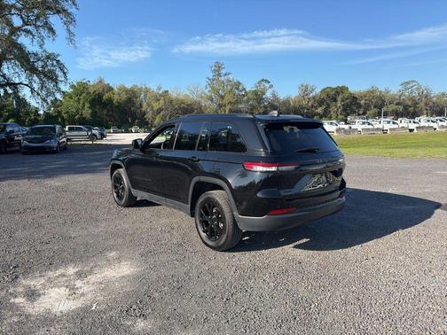 Diamond Black 2025 Jeep Grand Cherokee Laredo