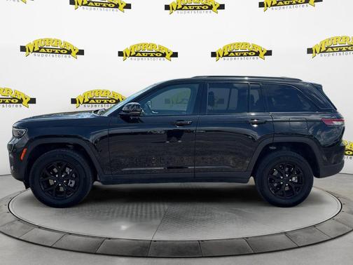 Diamond Black 2025 Jeep Grand Cherokee Laredo