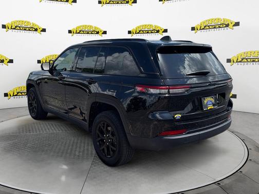 Diamond Black 2025 Jeep Grand Cherokee Laredo