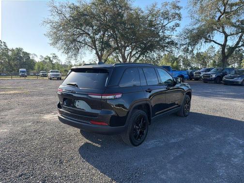 Diamond Black 2025 Jeep Grand Cherokee Laredo