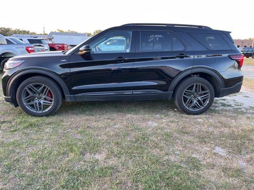 Black Metallic 2025 Ford Explorer ST-Line