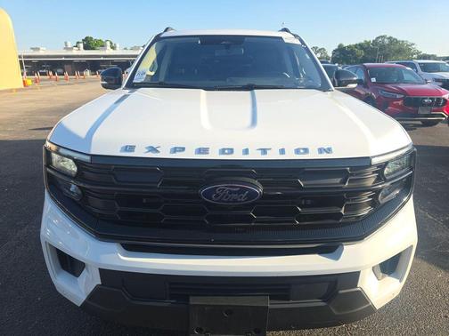 Oxford White 2025 Ford Expedition Active