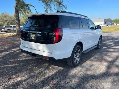Oxford White 2025 Ford Expedition Active