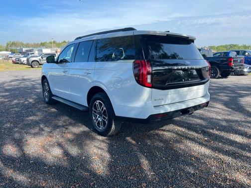 Oxford White 2025 Ford Expedition Active