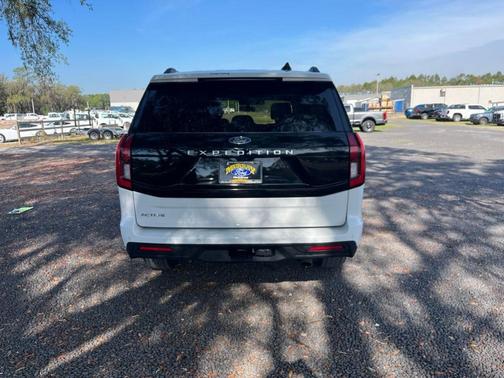 Oxford White 2025 Ford Expedition Active