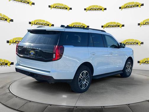 Oxford White 2025 Ford Expedition Active