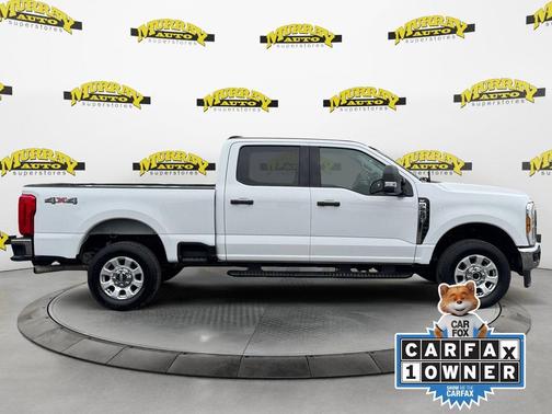 Oxford White 2024 Ford F-250 XLT