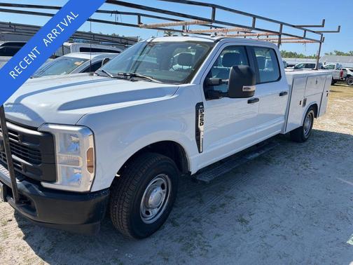 Oxford White 2024 Ford F-250 XL
