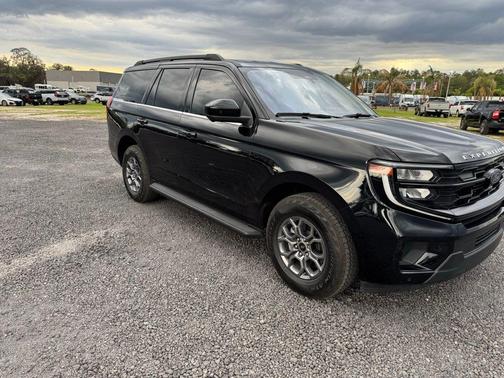 Black Metallic 2025 Ford Expedition Active