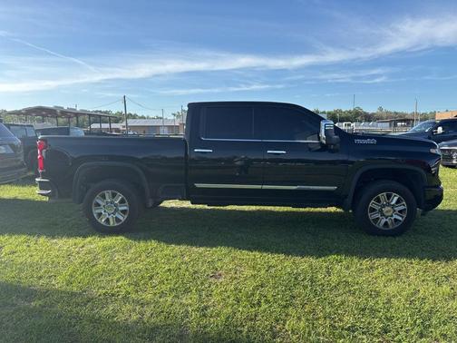 Black 2024 Chevrolet Silverado 2500 High Country