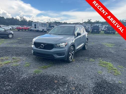 2021 Volvo XC40 T5 R-Design