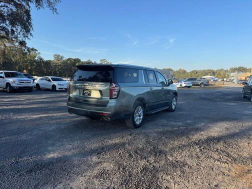 2023 Chevrolet Suburban Premier