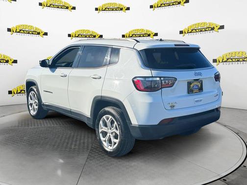 Bright White Clearcoat 2024 Jeep Compass Latitude