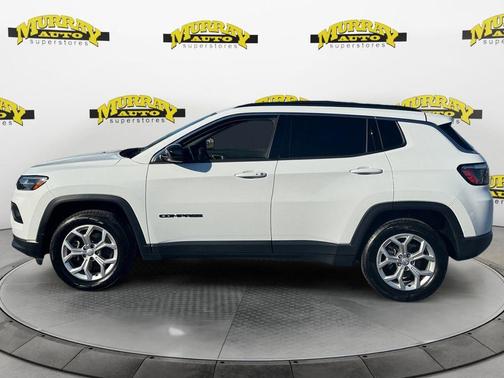 Bright White Clearcoat 2024 Jeep Compass Latitude