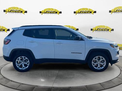 Bright White Clearcoat 2024 Jeep Compass Latitude