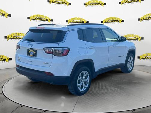 Bright White Clearcoat 2024 Jeep Compass Latitude