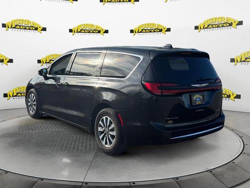 Brilliant Black Crystal Pearlcoat 2024 Chrysler Pacifica Hybrid Select