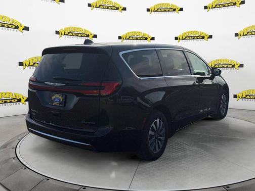 Brilliant Black Crystal Pearlcoat 2024 Chrysler Pacifica Hybrid Select