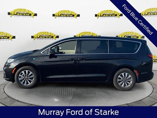 Brilliant Black Crystal Pearlcoat 2024 Chrysler Pacifica Hybrid Select