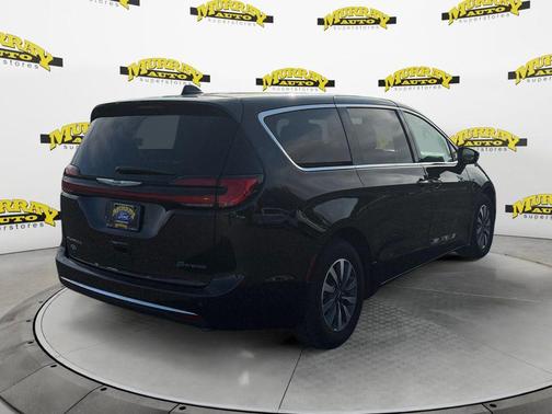 Brilliant Black Crystal Pearlcoat 2024 Chrysler Pacifica Hybrid Select