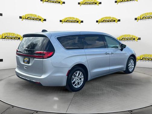 2024 Chrysler Pacifica Touring-L