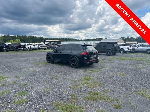 2024 Volkswagen Tiguan 2.0T SE R-Line Black