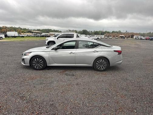 Brilliant Silver Metallic 2024 Nissan Altima 2.5 SV