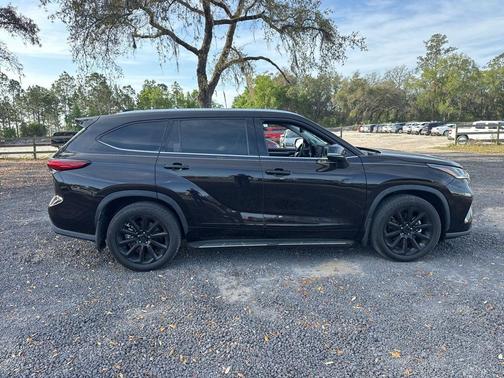 Moon Dust 2022 Toyota Highlander Limited