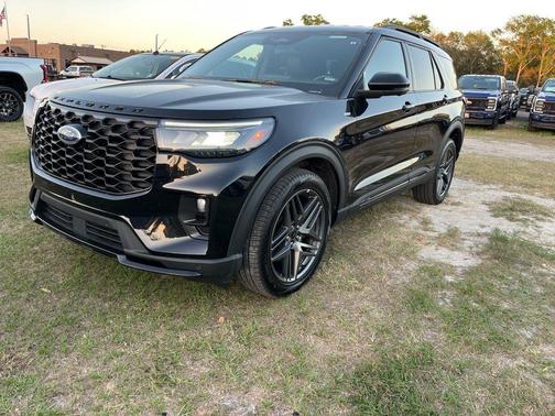Black Metallic 2025 Ford Explorer ST-Line