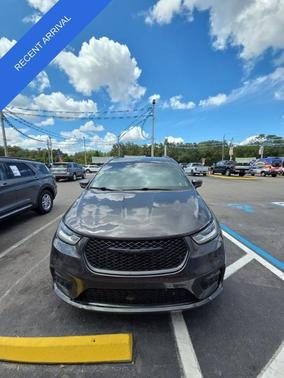 2021 Chrysler Pacifica Touring-L