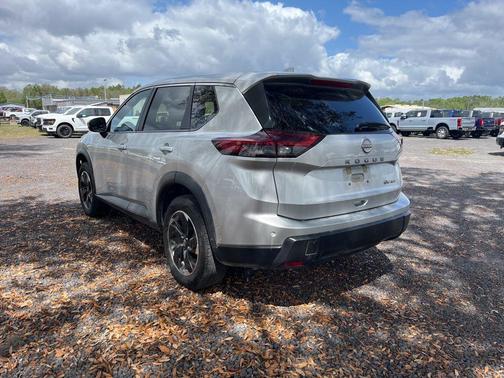 Brilliant Silver Metallic 2024 Nissan Rogue SV