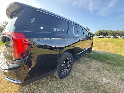 Onyx Black 2025 GMC Yukon XL Elevation