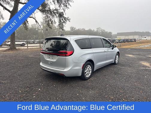 2024 Chrysler Pacifica Touring-L