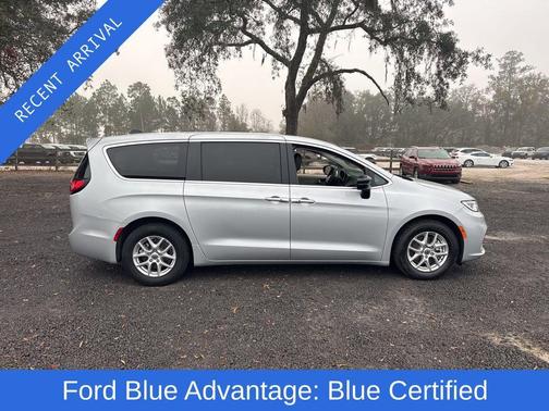 2024 Chrysler Pacifica Touring-L