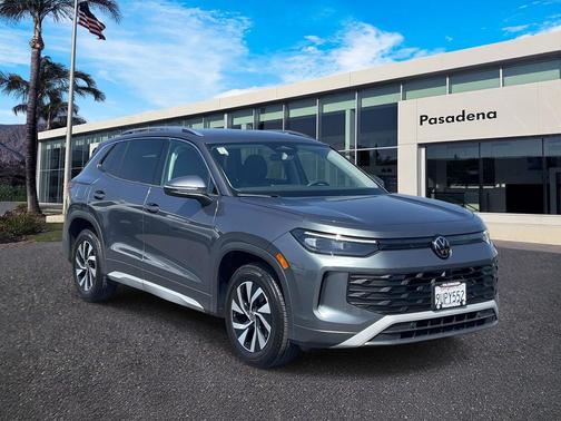 Platinum Gray Metallic 2025 Volkswagen Tiguan 2.0T S