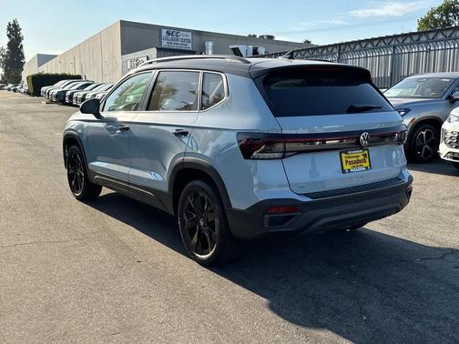 2025 Volkswagen Taos 1.5T SE Black