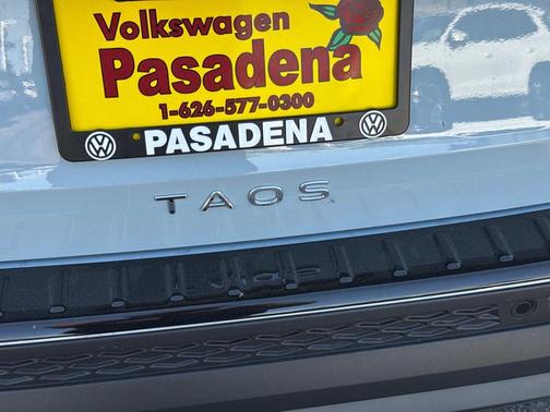 2025 Volkswagen Taos 1.5T SE Black