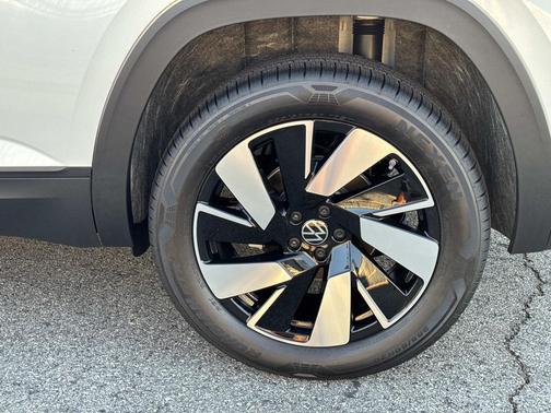 2026 Volkswagen Atlas Cross Sport 2.0T SE w/Technology 4MOTION