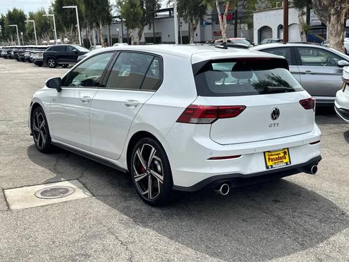 2025 Volkswagen Golf GTI 2.0T SE DSG